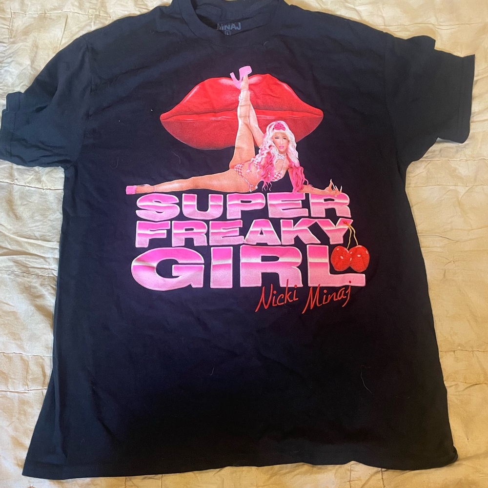 Super Freaky Girl Nicki Minaj Tshirt L